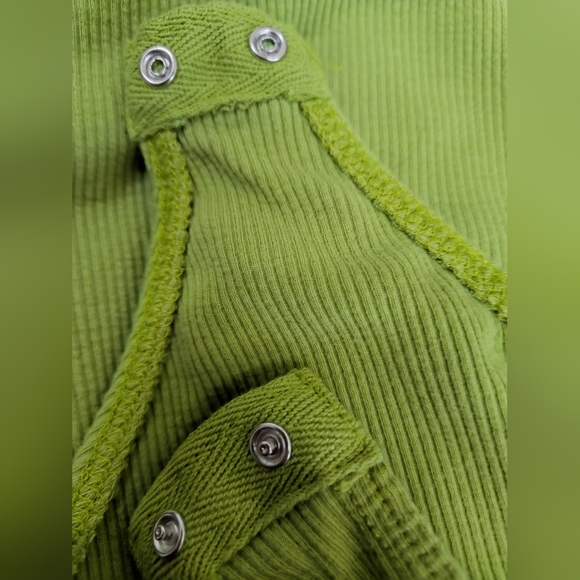 Lulu's green bodysuit - Picture 5 of 7